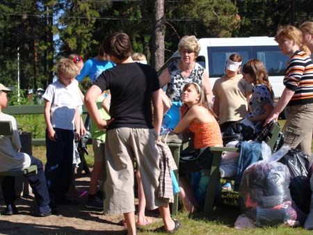 0015_Tack för kläderna, som vi har fått. 